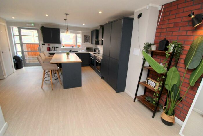 8 Bedroom Flat To Rent In North Sherwood Street, Arboretum, Nottingham, NG1