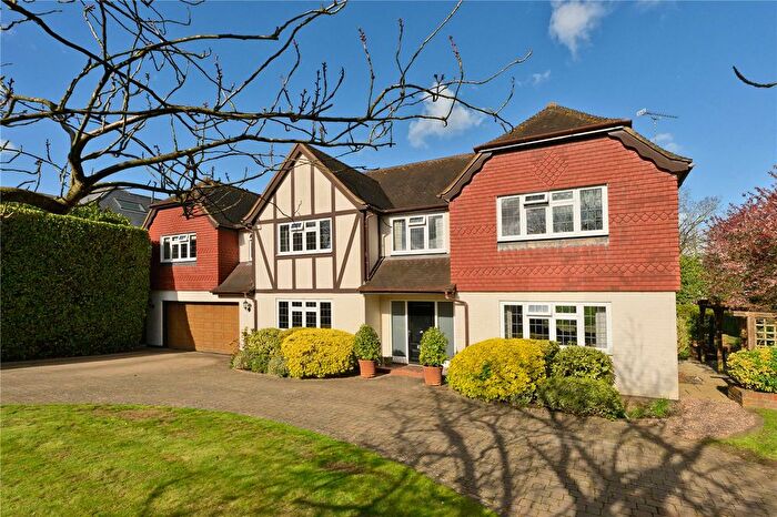 5 Bedroom Detached House For Sale In Cleves Wood, Weybridge, Surrey, KT13
