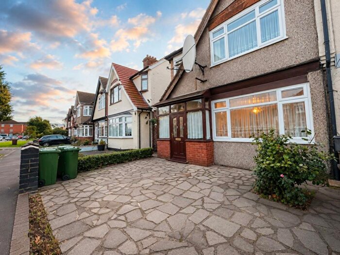 3 Bedroom Property To Rent In Hall Lane, London, E4