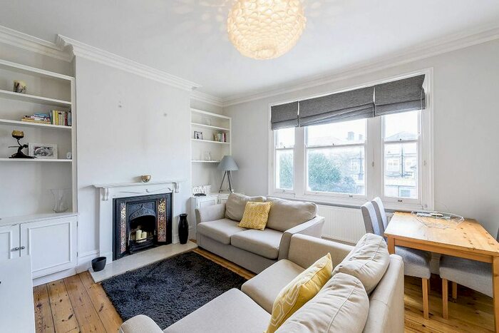 2 Bedroom Flat To Rent In St Anns Crescent, Wandsworth, London, SW18