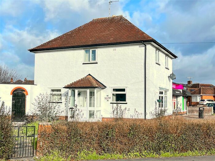 3 Bedroom Semi-Detached House To Rent In Alan Moss Road, Loughborough, Leicestershire, LE11