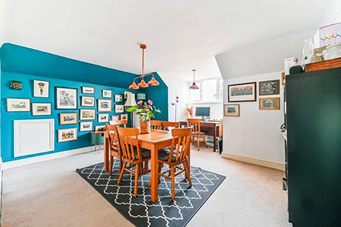 3 Bedroom Flat To Rent In South Norwood Hill, South Norwood, London, SE25