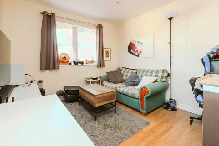 1 Bedroom Flat To Rent In Clouds Hill Avenue, St George, Bristol BS5