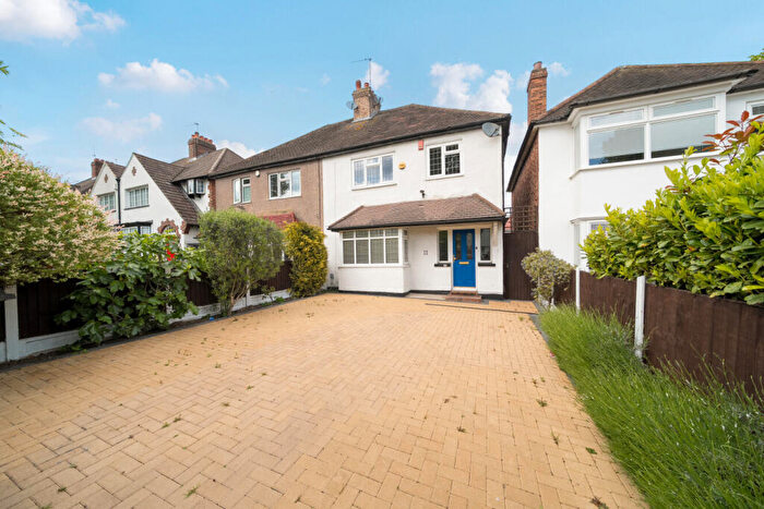 3 Bedroom Semi Detached House For Sale In Chinbrook Road, London, SE12