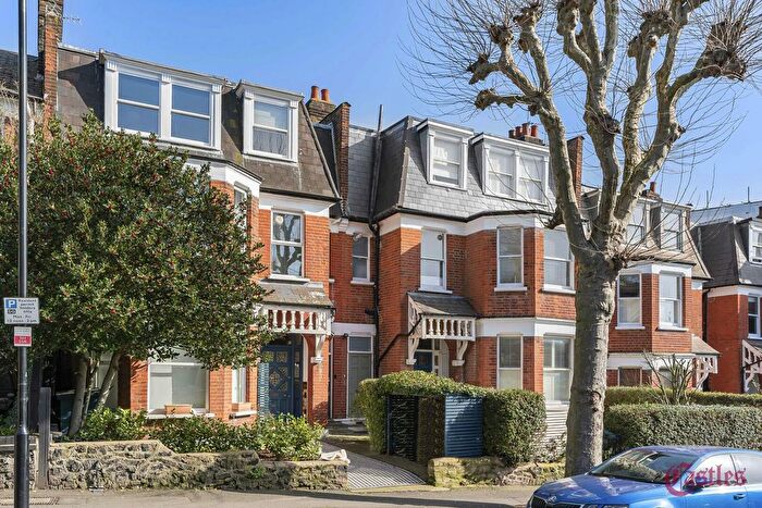 2 Bedroom Flat For Sale In Stapleton Hall Road, N4