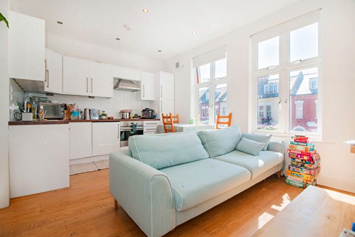 2 Bedroom Flat To Rent In Sheen Road, Richmond, TW9
