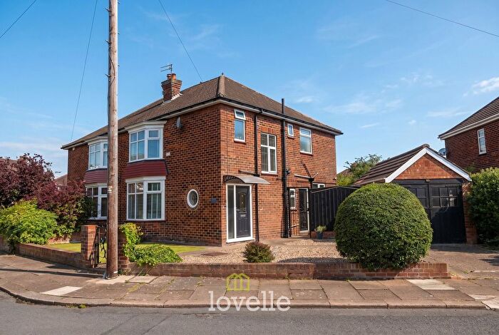 3 Bedroom Semi-Detached House For Sale In Roundway, Grimsby, DN34