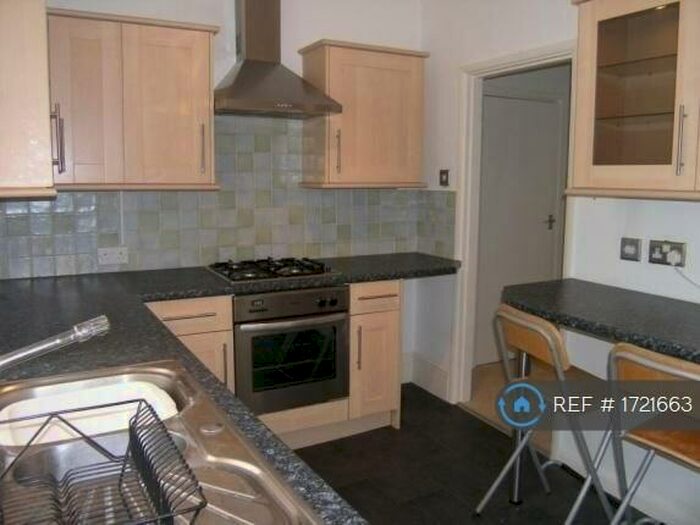 2 Bedroom Flat To Rent In Charterhouse Road, Godalming, GU7