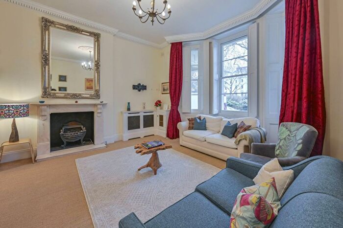 3 Bedroom Flat For Sale In St Georges Square, Pimlico, London, SW1V
