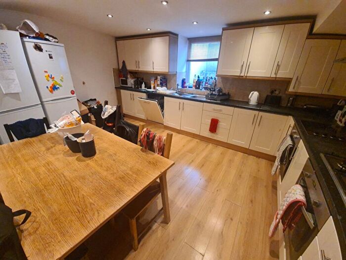 10 Bedroom House To Rent In Headingley Avenue, Leeds, LS6