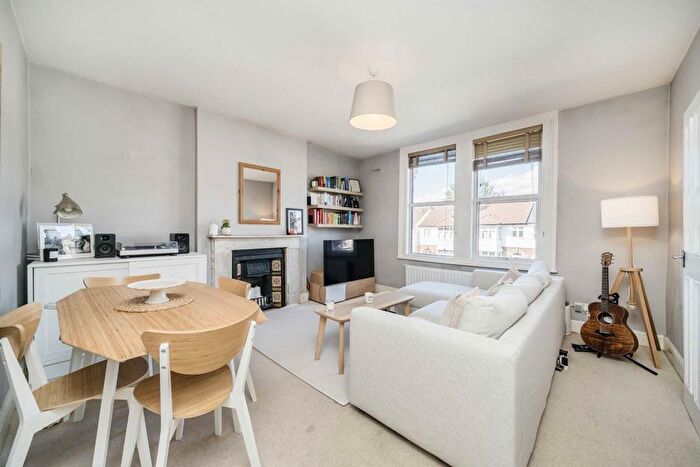 2 Bedroom Flat For Sale In Greyhound Lane, Streatham, SW16