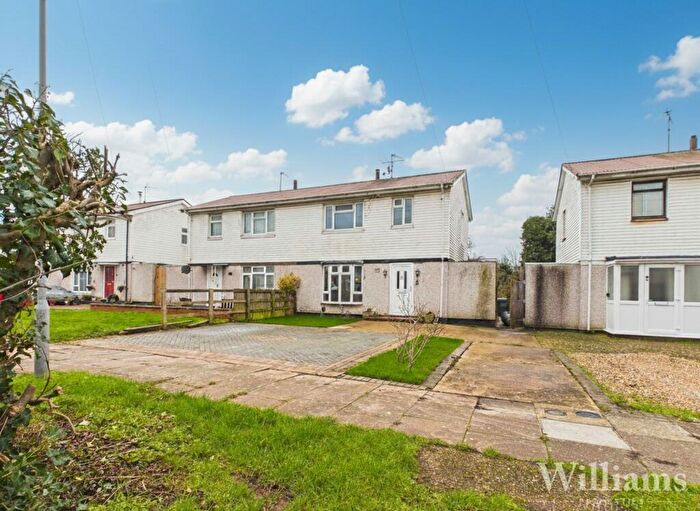 3 Bedroom Property For Sale In Old Stoke Road, Aylesbury, HP21