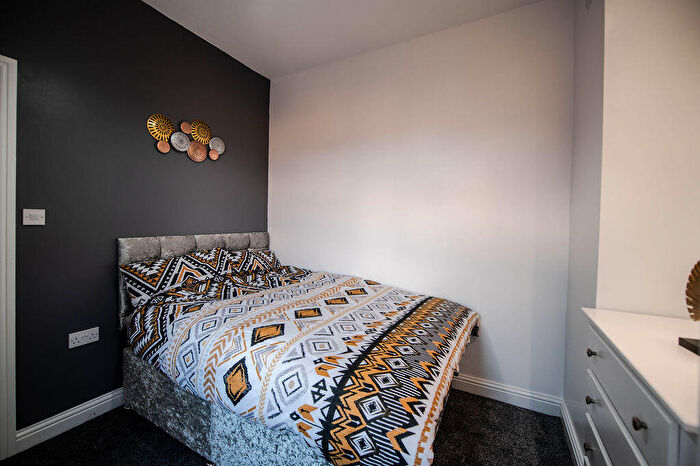 5 Bedroom House Of Multiple Occupation To Rent In Wilfred Road, Walkden, M28