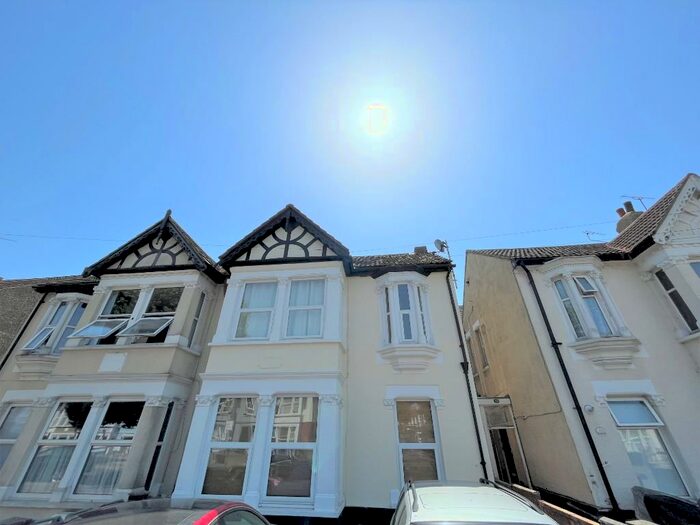 1 Bedroom Flat To Rent In Anerley Road, Westcliff-On-Sea, Essex, SS0