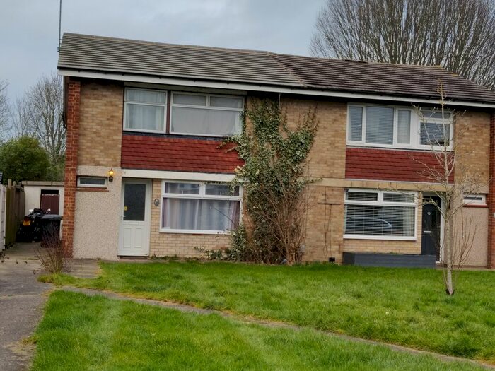 4 Bedroom Semi-Detached House To Rent In Greville Close, North Mymms, Hatfield, AL9