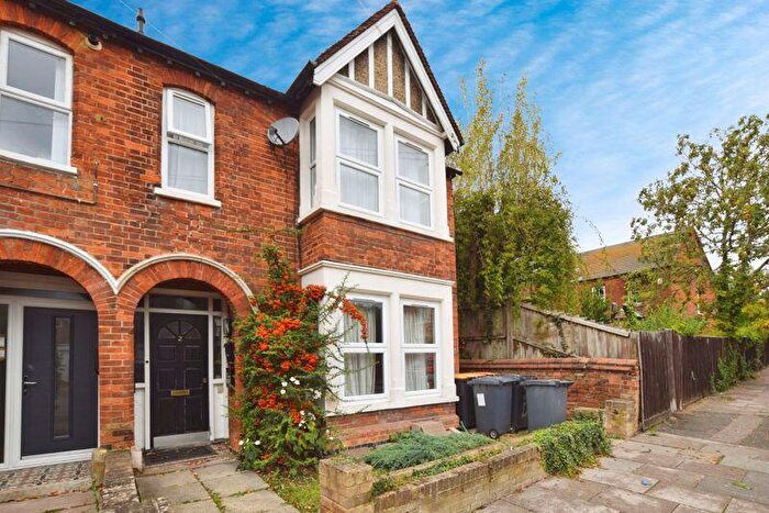 1 Bedroom Flat To Rent In Merton Road, Bedford, MK40