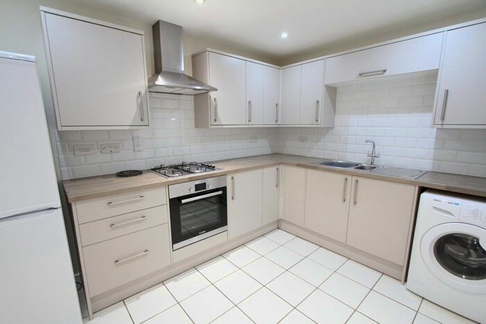 3 Bedroom Semi-Detached House To Rent In Stroud Close, Banbury, Oxon OX16