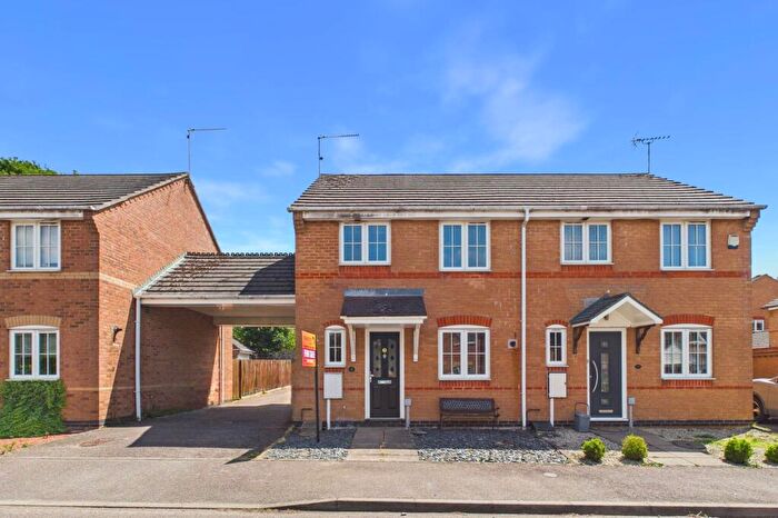 3 Bedroom Semi-Detached House For Sale In Campbell Close, Towcester, NN12