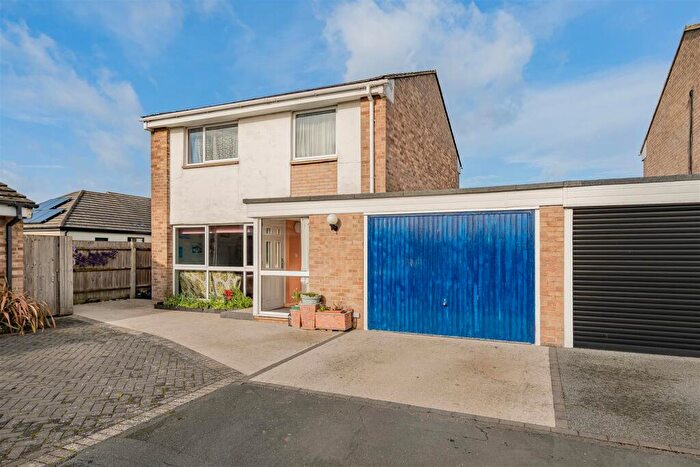 3 Bedroom House For Sale In Shelley Close, Bicester, OX26