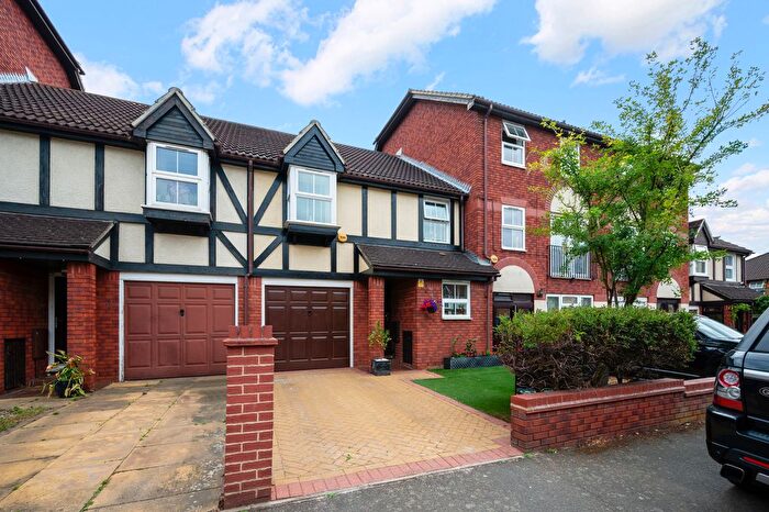 4 Bedroom Terraced House To Rent In Silbury Avenue, Mitcham, CR4