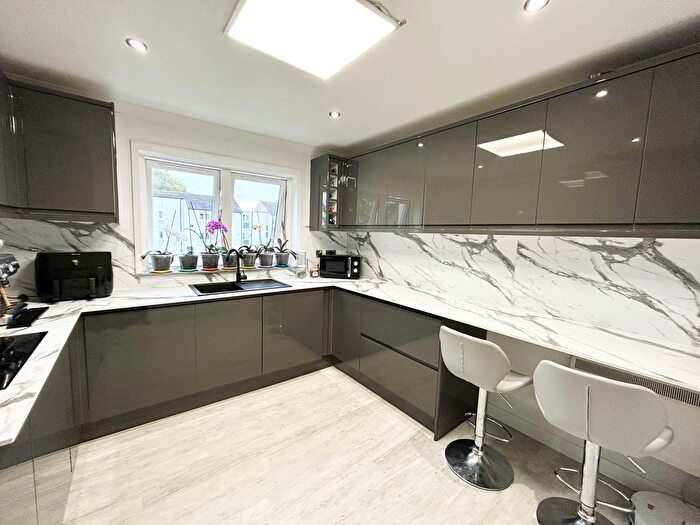 2 Bedroom Flat For Sale In Tulloch Place, Perth, PH1