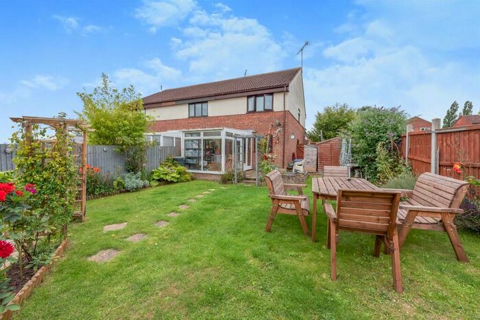 3 Bedroom Semi-Detached House For Sale In Middlefield Drive, Great Finborough, Stowmarket, IP14