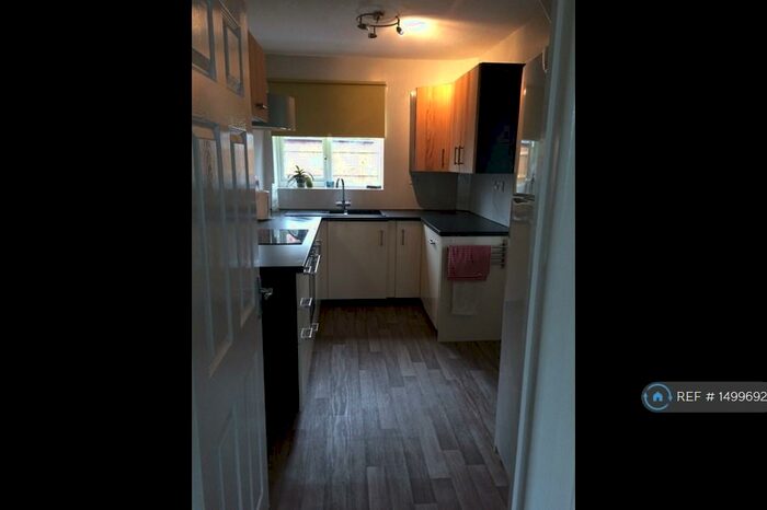 3 Bedroom Semi-Detached House To Rent In Henley Rd, Coventry, CV2