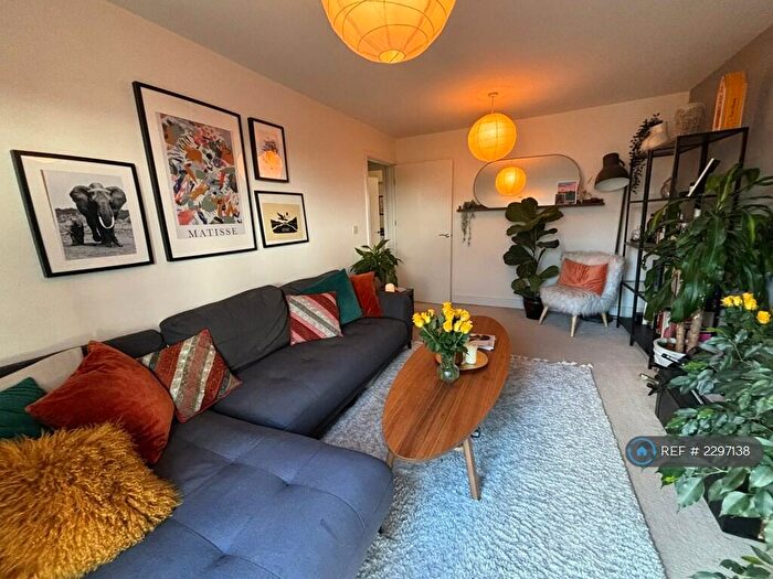 2 Bedroom Flat To Rent In Limerick Close, London, SW12