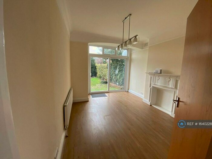 3 Bedroom Semi-Detached House To Rent In Clifford Avenue, London, SW14