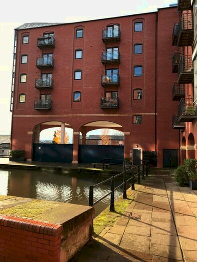 2 Bedroom Flat To Rent In Handbridge Square, Chester, CH1