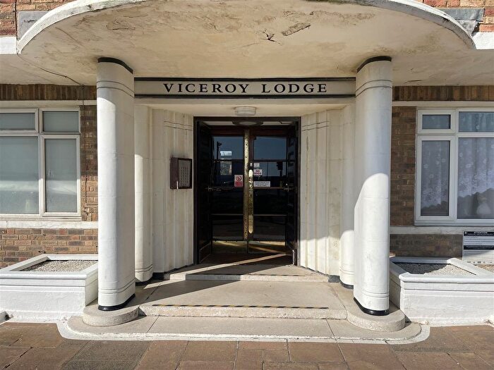 3 Bedroom Flat To Rent In Kingsway, Hove, BN3