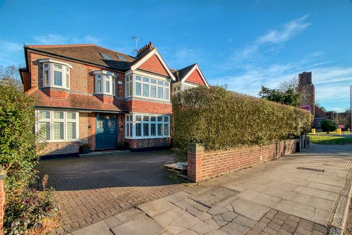 5 Bedroom Semi-Detached House To Rent In Old Park Ridings, London, N21