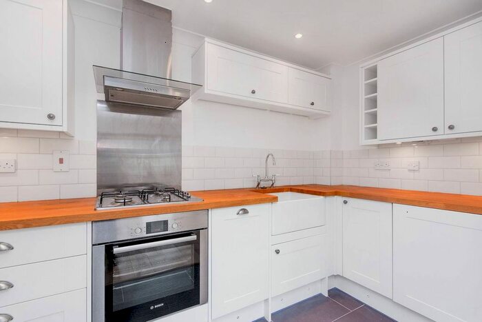2 Bedroom Flat To Rent In Candler Mews, Twickenham, TW1