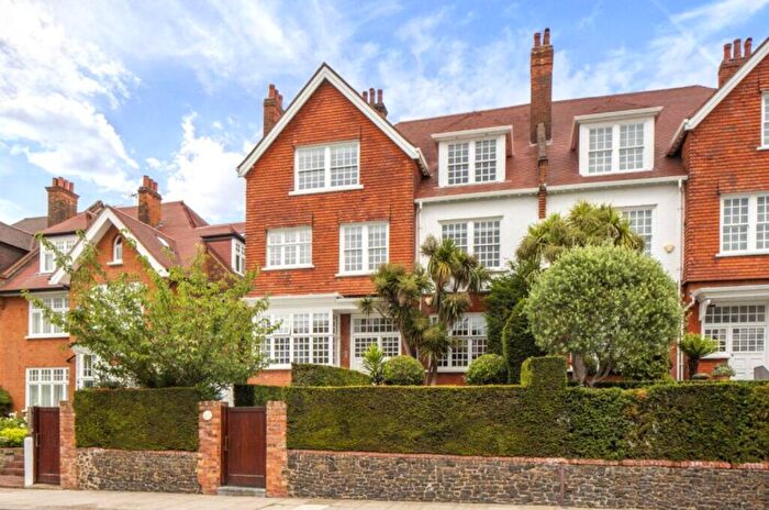 4 Bedroom Apartment To Rent In Bracknell Gardens, London, NW3