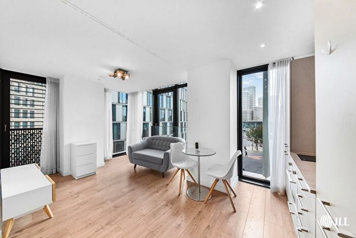 Studio To Rent In Stratosphere Tower, London, E15