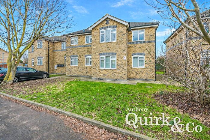 1 Bedroom Flat For Sale In Elsinor Avenue, Canvey Island, SS8