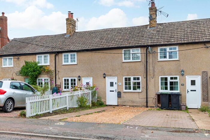 2 Bedroom Terraced House For Sale In Hanscombe End Road, Shillington, Hitchin, Hertfordshire, SG5