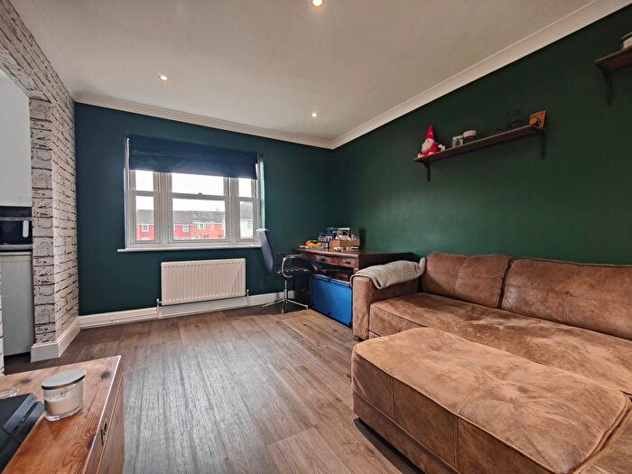 1 Bedroom End Of Terrace House For Sale In Calcott Park, Yateley, Hampshire, GU46