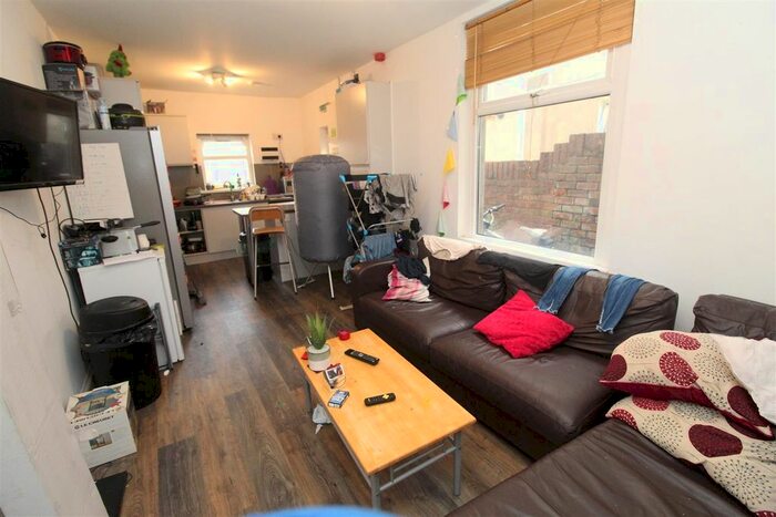 5 Bedroom Property To Rent In Lisvane Street, Cathays, Cardiff, CF24