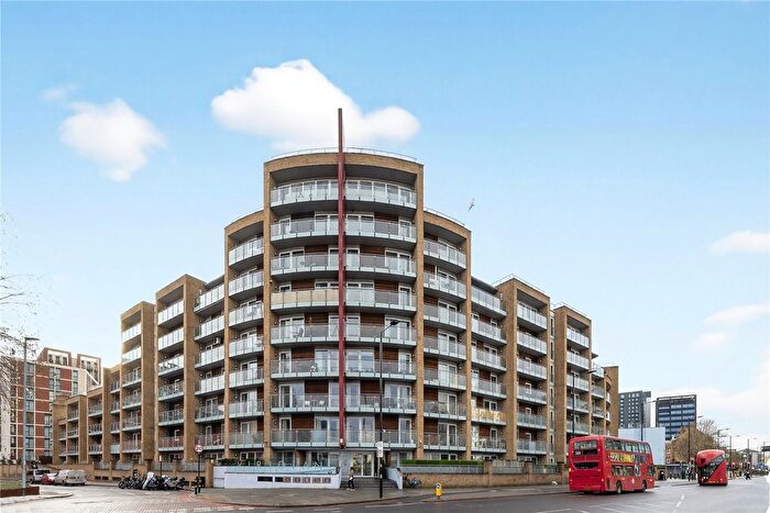 2 Bedroom Flat To Rent In Viridian Apartments, Battersea Park Road, Battersea, London, SW8