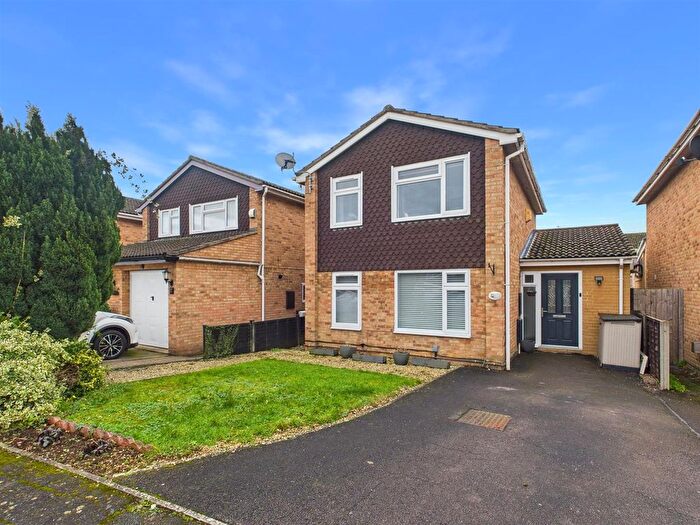 3 Bedroom Detached House For Sale In Saxon Close, Longlevens, Gloucester, GL2
