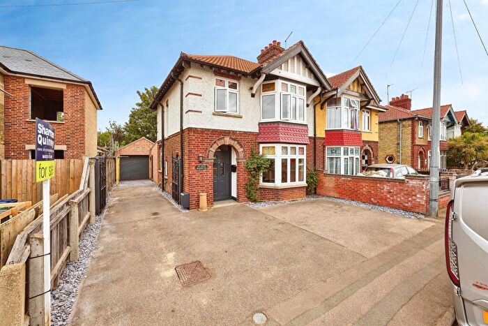 3 Bedroom Semi-Detached House For Sale In County Road, March, PE15