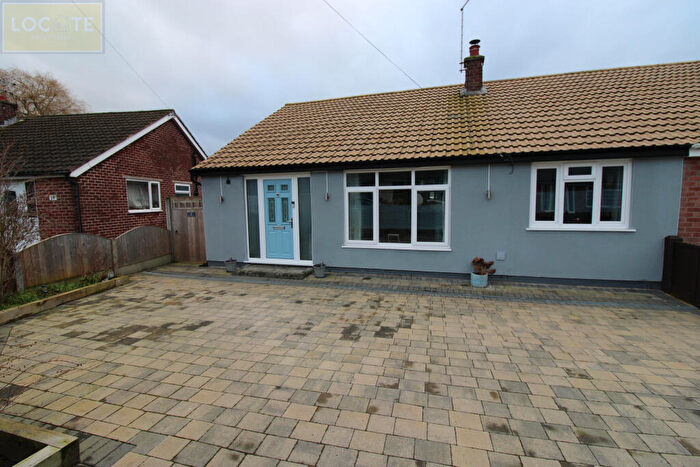 3 Bedroom Semi-Detached Bungalow For Sale In Thirlmere Road, Partington, M31