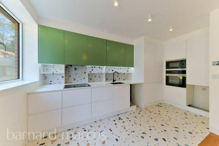 4 Bedroom House To Rent In Sylvan Way, Redhill, RH1