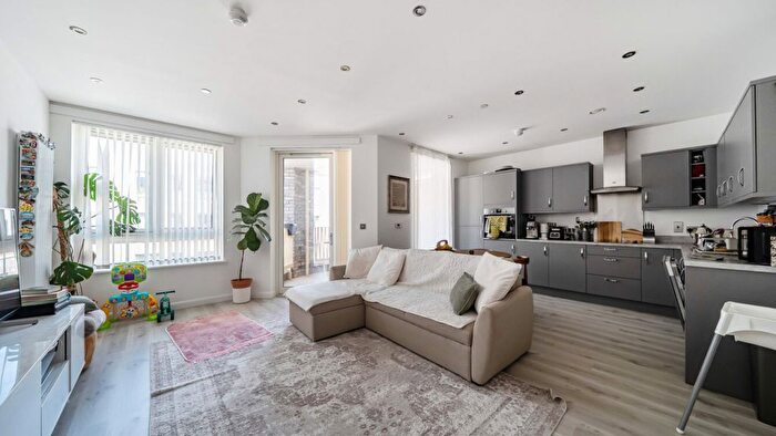 2 Bedroom Flat For Sale In Frogley Park, Barking, IG11