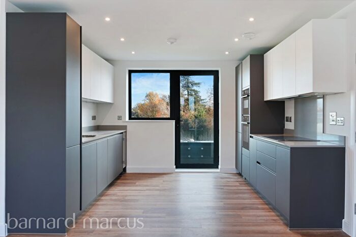 3 Bedroom Flat To Rent In Lambert Place, Thames Ditton, KT7