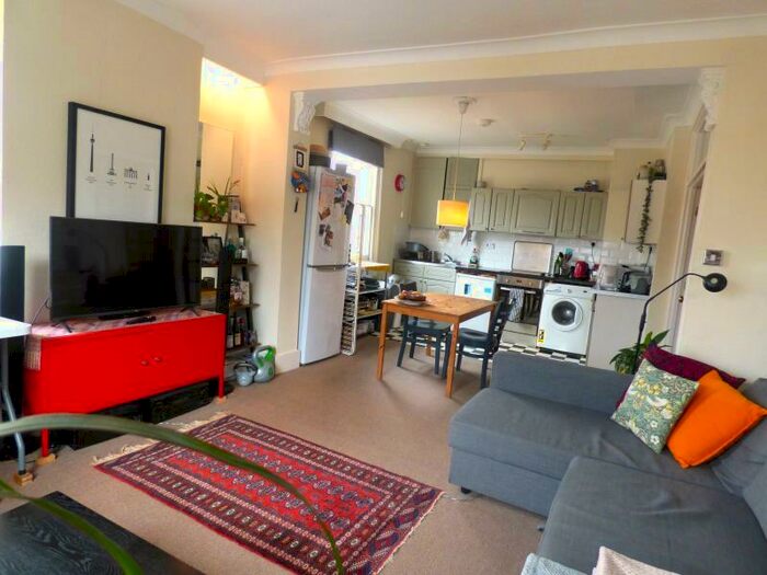 1 Bedroom Flat To Rent In Hamilton Road, SE27