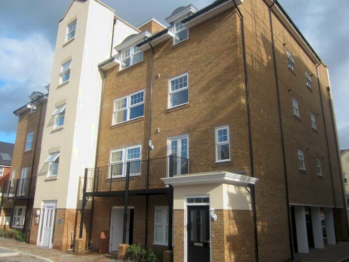 2 Bedroom Flat To Rent In Wells View Bromley, BR2