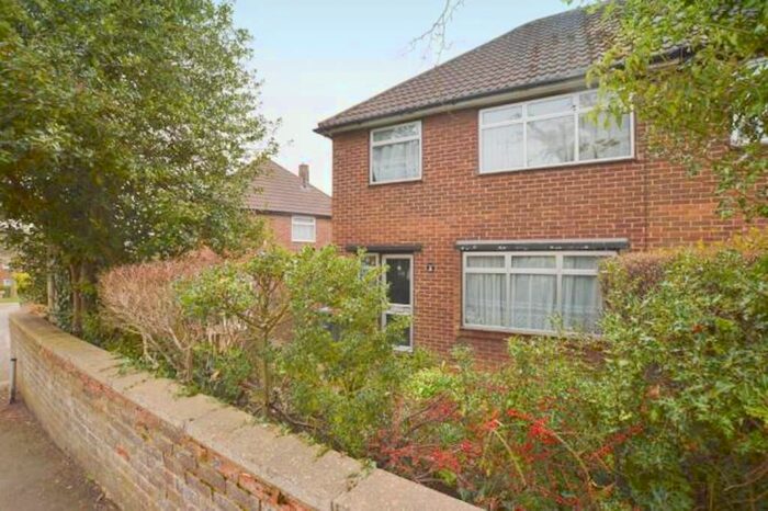 3 Bedroom Semi-Detached House To Rent In Hill Rise, Luton, LU3