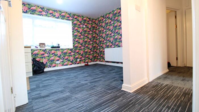 2 Bedroom Flat To Rent In Southville Close, Feltham, TW14